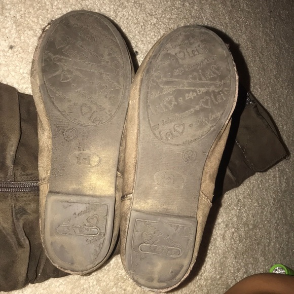 An adorable pair of girls boots - Picture 4 of 4